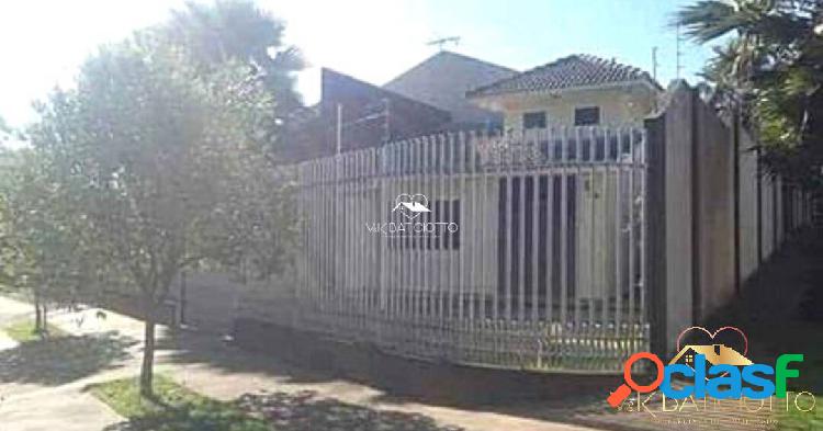 Casa com piscina, 03 quartos e salão de festas no Jardim