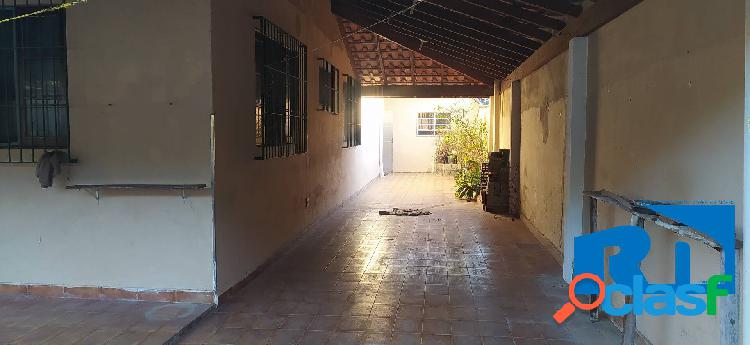 Casa com edícula no Jardim Terralão em Caraguatatuba