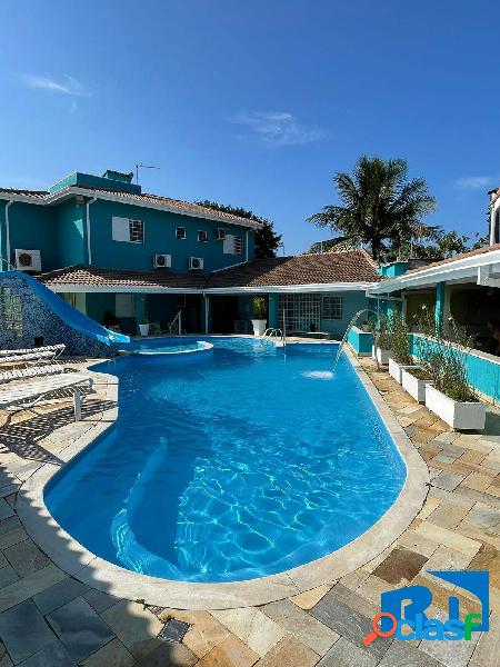 VENDE-SE | SOBRADO COM 8 QUARTOS | PRAIA DAS PALMEIRAS.