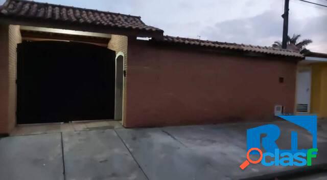 VENDE-SE | SOBRADO COM PISCINA | PRAIA DAS PALMEIRAS.