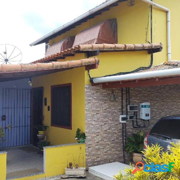 CASA COM PISCINA E 4 QUARTOS EM ITAIPUAÇU