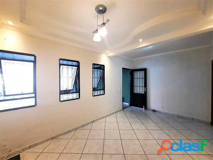 Casa com 2 dormitórios à venda, 109 m² por R$ 370.000,00