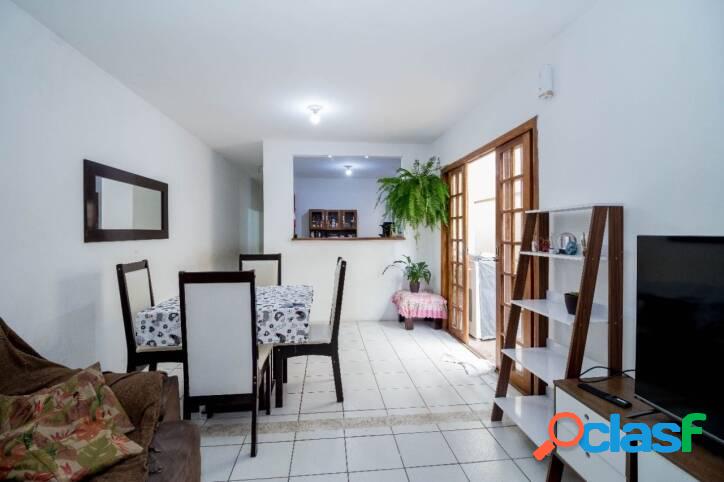 Casa com 2 dormitórios à venda, 58 m² por R$ 335.000 -