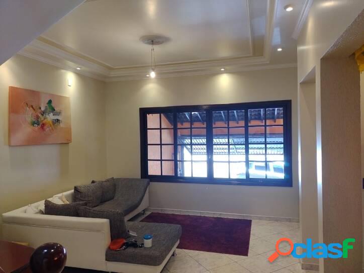 Casa com 3 dormitórios à venda, 177 m² por R$ 470.000 -