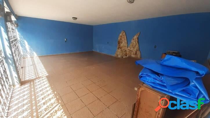 Casa com 3 dormitórios à venda, 254 m² por R$ 967.000 -