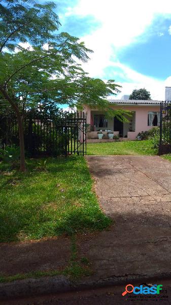 Terreno a venda com casa simples no Canadá