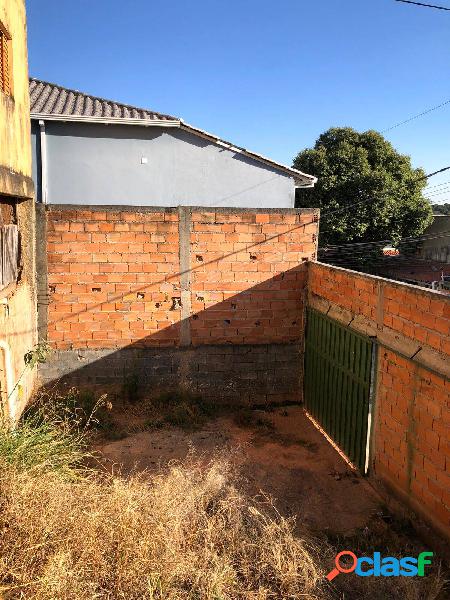 Vendo Terreno - com 3 Casa contruidas - Bairro: Jacqueline