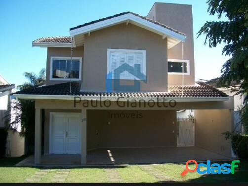 Casa em Condomínio com 3 Suítes, Área Gourmet, Clube com