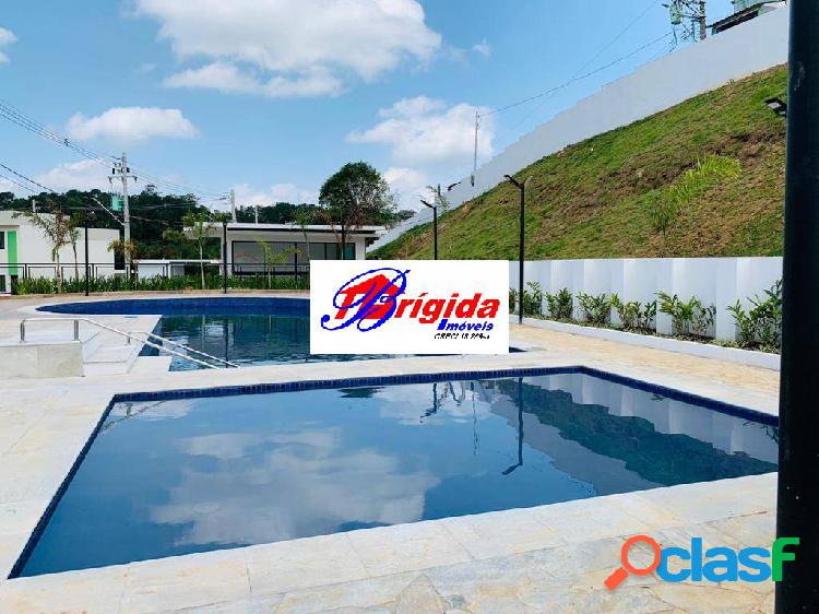 Excelente Casa em Cond. Club, Com 03 dorm, prox centro de