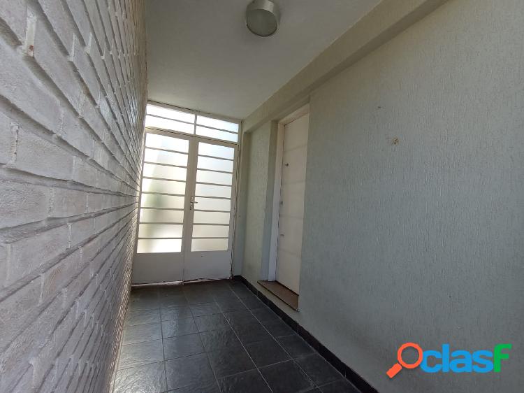 Sobrado à venda, 300 m², 3 quartos, 2 banheiros, 1 suíte