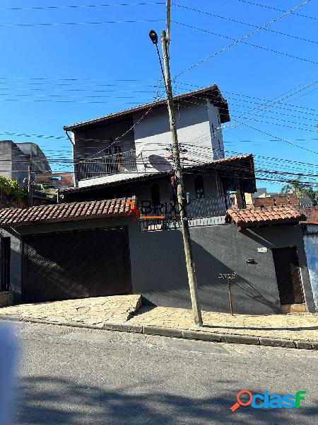 CASA À VENDA COM 03 QUARTOS E CHURRASQUEIRA, NA CIDADE DE