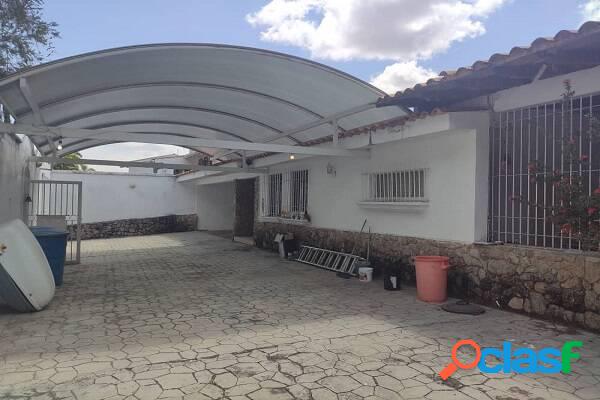 VENTA DE CASA-QUINTA PARA REMODELAR EN LA VINA,