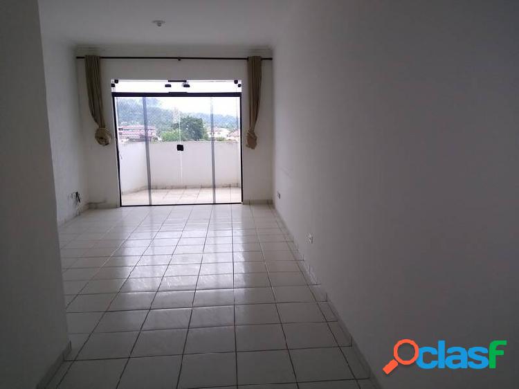 Aluga-se apartamento com suíte e 1 vaga na garagem