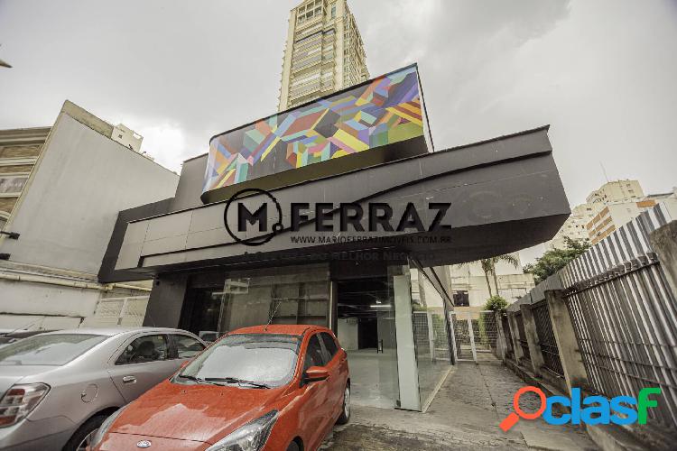 Prédio comercial de 742m² com amplos salões,