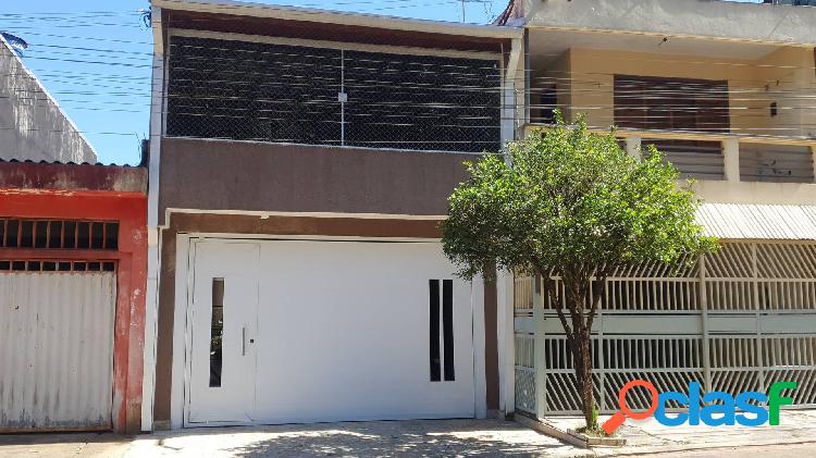 Sobrado com 3 Dorms, sendo 1 Suíte com Ampla Varanda e 2