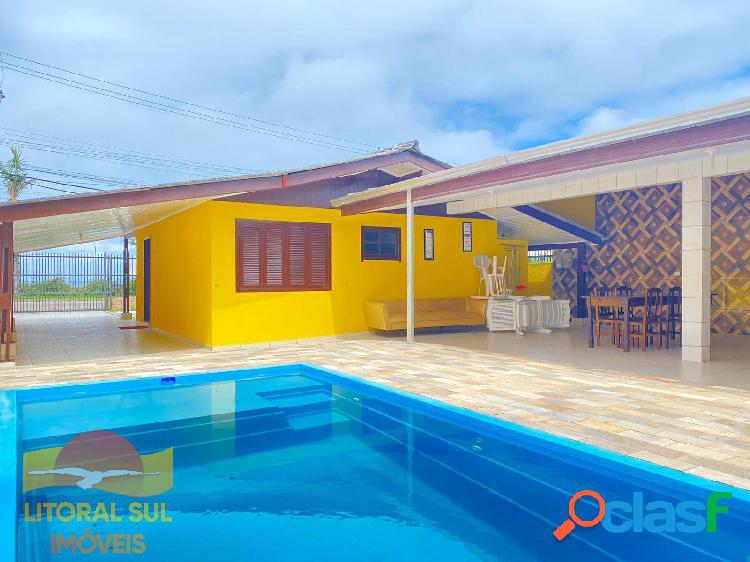 Casa com piscina para 15 ocupantes a 50 metros da praia,