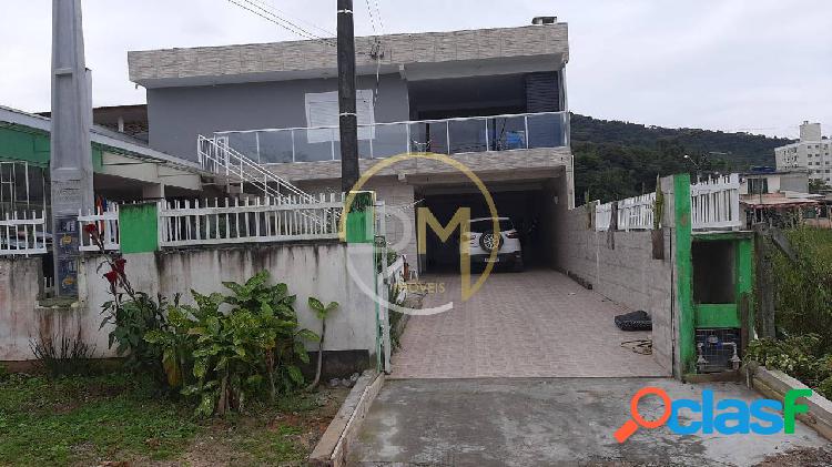 Casa c terreno amplo em Itapema com 4 dorm. sendo 2 suítes