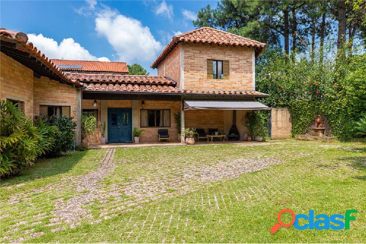 Casa com 3 quartos, 274m², à venda em Santana de