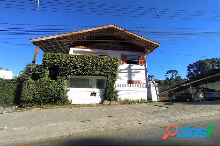 Casa de condomínio com 4 quartos, 660m², à venda em