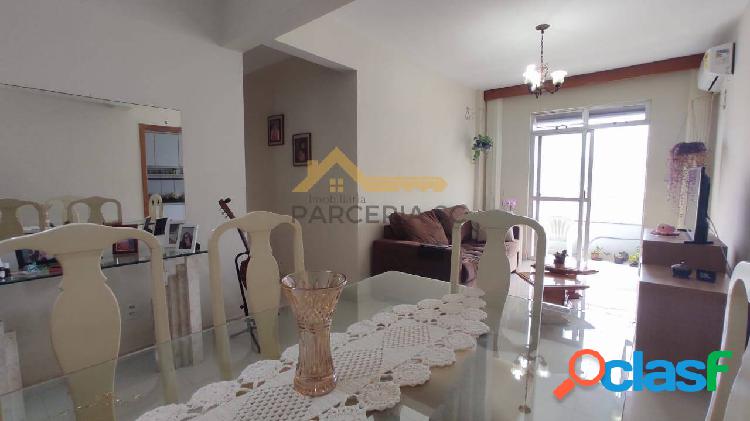 Apartamento semimobiliado: 2 dorm, vista mar, 50m da Av