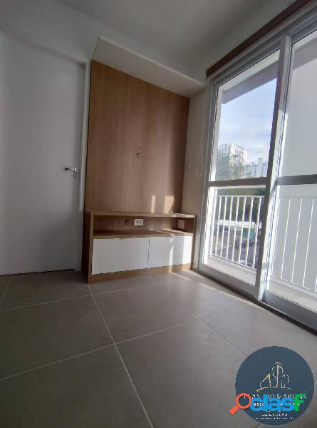 Apartamento à venda com 02 dormitórios e varanda em Vila