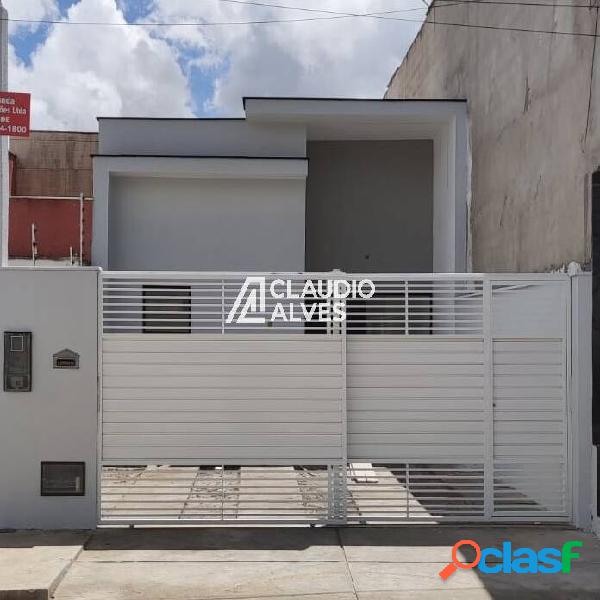 CASA COM 2 QUARTOS SENDO 1 SUÍTE E COM PISCINA ÁREA