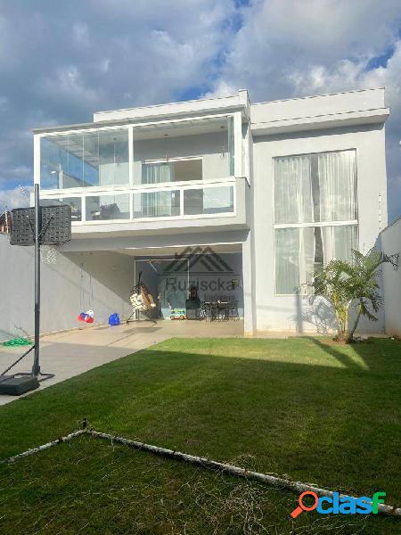 Casa a venda em Itanhaém com 05 quartos, á 390m do mar.