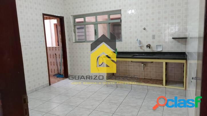 Casa com 1 dormitório para alugar, 60 m² por R$