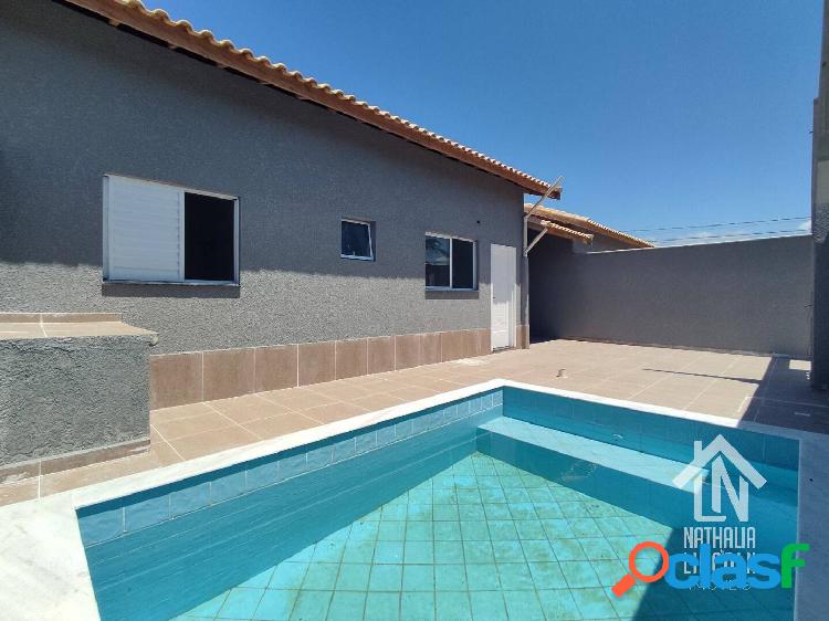 Casa com 2 dormitórios e piscina à venda, por R$380.000