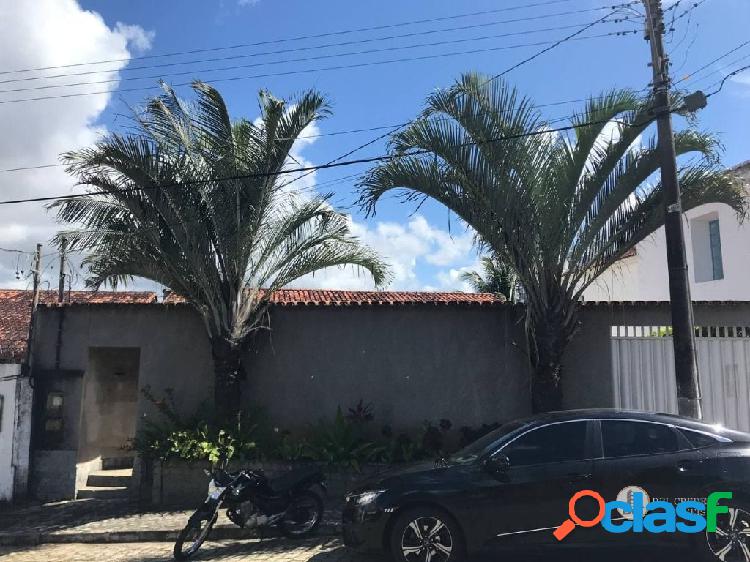 Casa com 3 dormitórios à venda, 190 m² por R$ 660.000,00