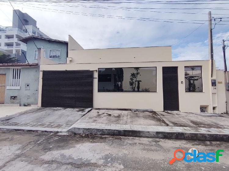 Casa com 4 dormitórios à venda, 210 m² por R$ 870.000,00