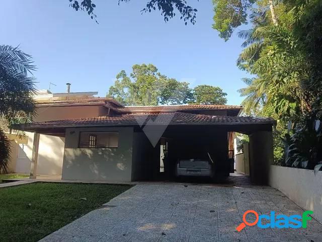 Casa de condomínio com 4 quartos, 255m², à venda em