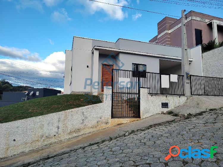 Casa de esquina com suíte no bairro São Pedro em Brusque