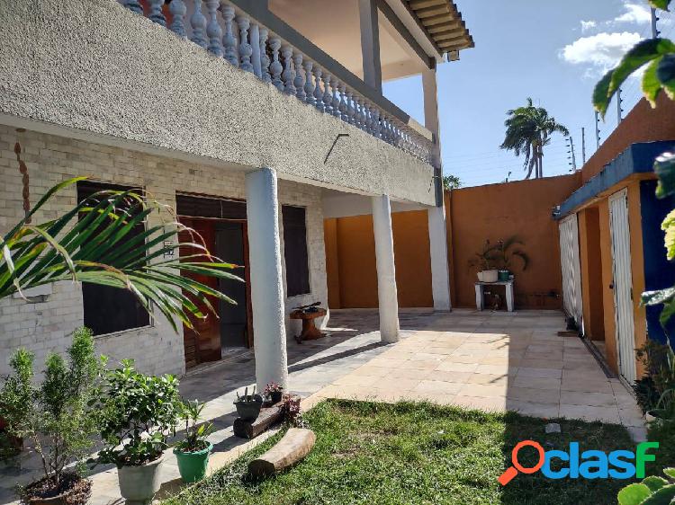 Casa duplex na Parquelandia, 6 quartos, 4 vagas,