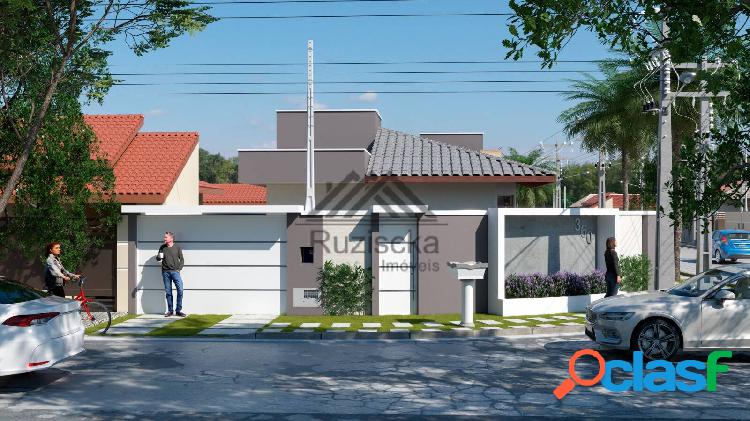 Casa em Itanhaém, lote inteiro com piscina a 500m do mar.