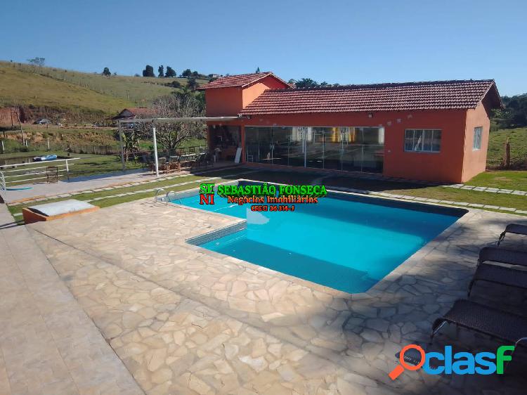 Chácara linda com lado de peixe e piscina