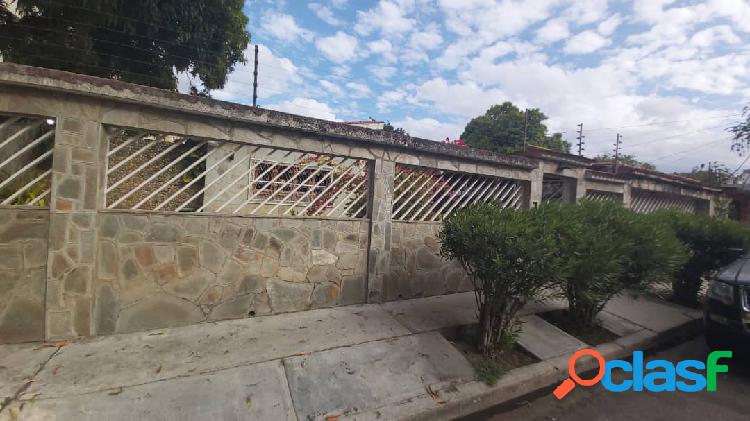 EN VENTA CASA EN LA URB. CAMPO ALEGRE VALENCIA