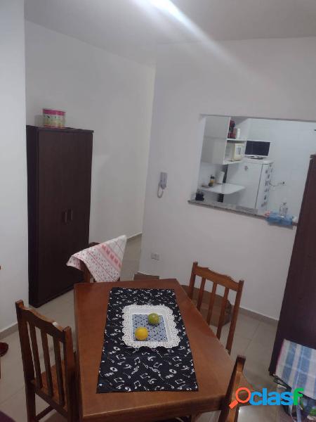 Excelente Apartamento 02 Dormitórios Seminovo e Arejado