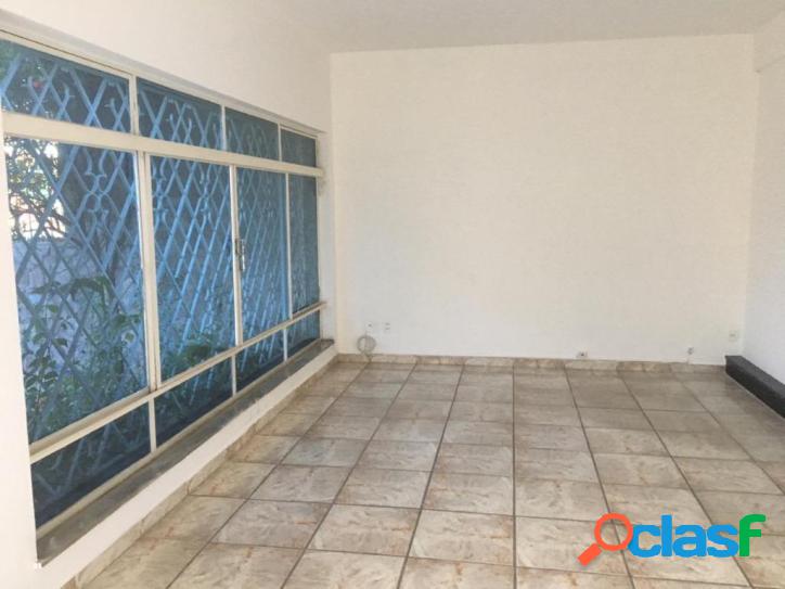 Sobrado com 3 dormitórios para alugar, 230 m² por R$