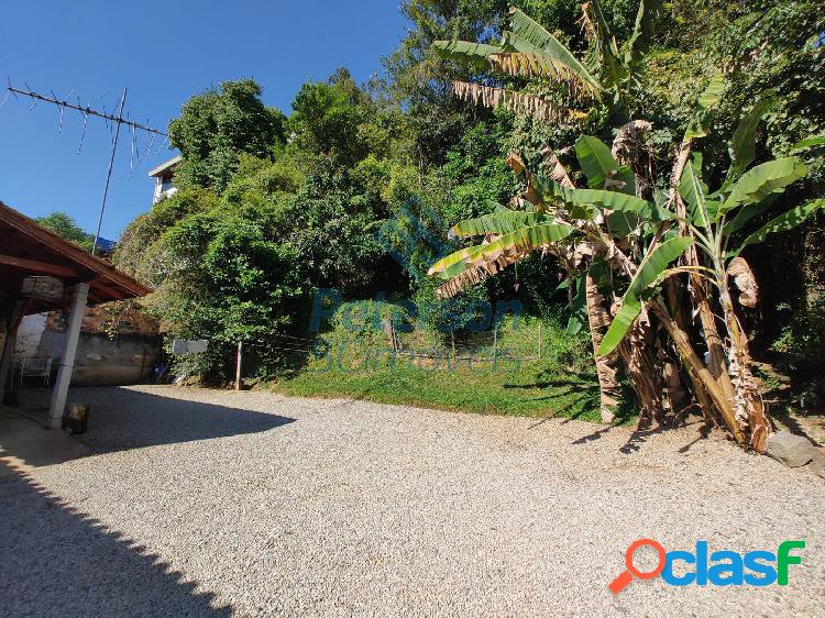 Terreno com casa que permuta com apartamento no bairro