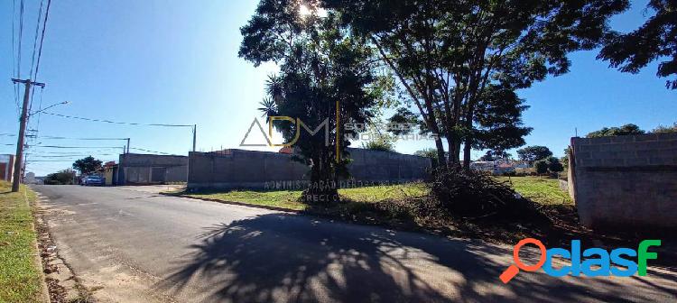 Terreno plano, com 1400m² no Bairro Alto, em Botucatu-SP