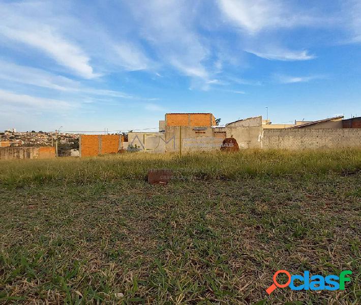 Terreno plano com 250 m²no Jardim Ouro Verde em Botucatu-SP