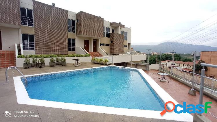 VENTA HERMOSO TOWN HOUSE EQUIPADO MAÑONGO