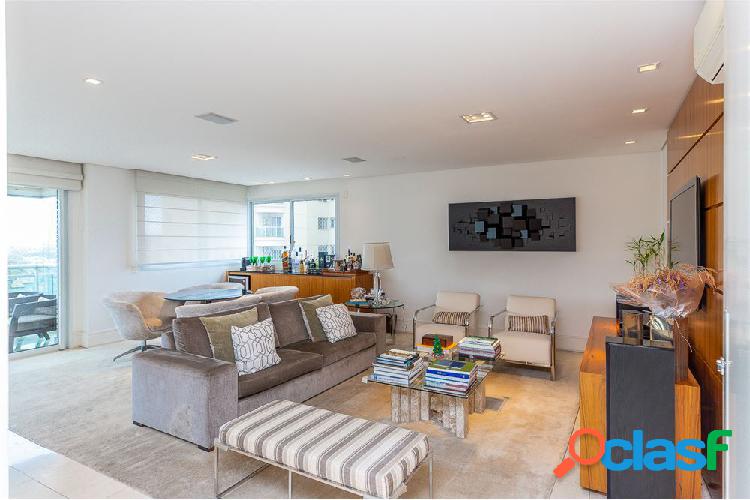 Apartamento com 4 quartos, 240m², à venda em São Paulo,