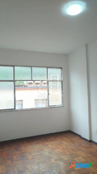 Apartamento para venda possui 60 m² com 2 quartos em Centro