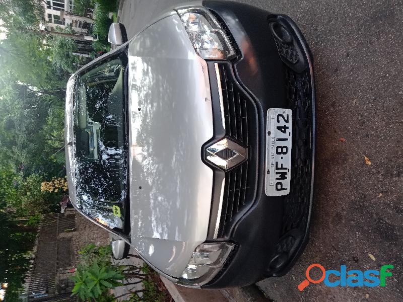 Vende Renault Sandero prata 1.6