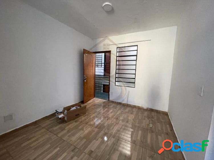 Apartamento com 2 quartos, 100 m², aluguel por R$ 950/mês.