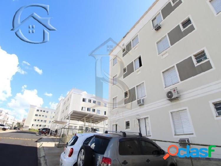 Apartamento com 2 quartos, 49 m², à venda por R$ 140.000.