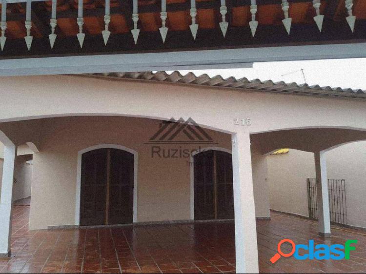 CASA COM 03 DORMITÓRIOS E EDICULA A VENDA EM ITANHAÉM/SP.