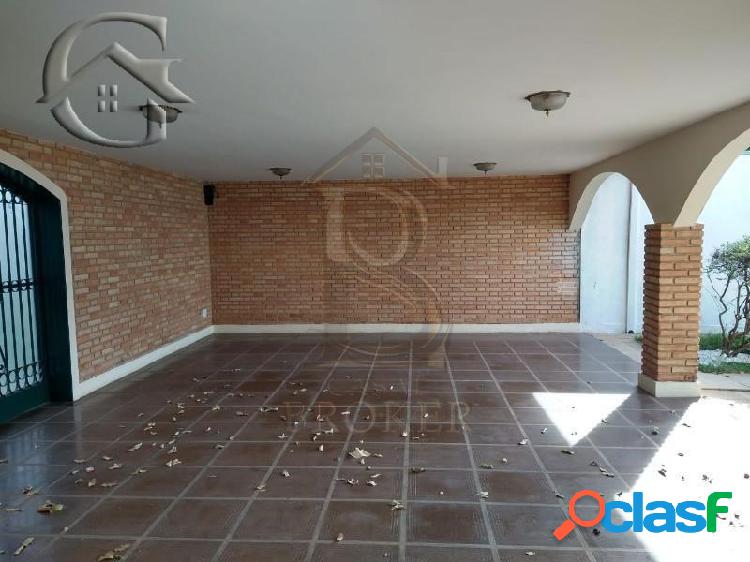 Casa, 380 m², aluguel por R$ 4.500/mês.